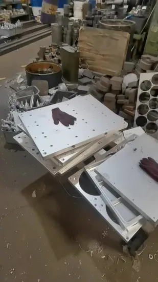 Form für die Herstellung von Kunststoffbechern, Thermoformmaschine (3 Zeilen)